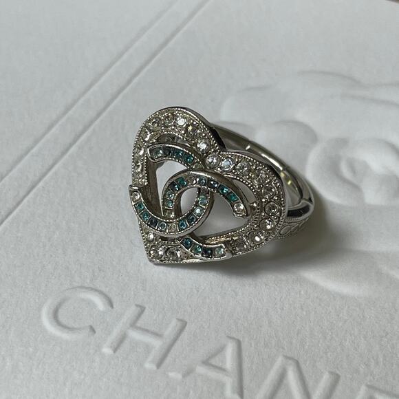 Chanel A16 Heart Ring | Ombre Blue Strass Crystals, CC, Rare Silver Statement, 6 - Picture 8 of 16